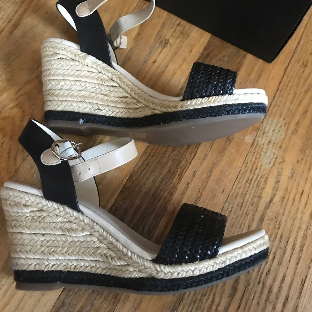 Shoe Mint Black Strappy espadrille Wedge Sandals 8